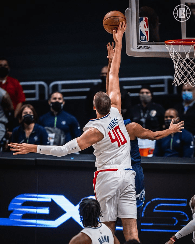  猛龙主场力挫活塞，巴恩斯全面发挥助队重返正轨  