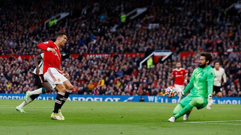  利物浦客场完胜埃弗顿终结对手不败  