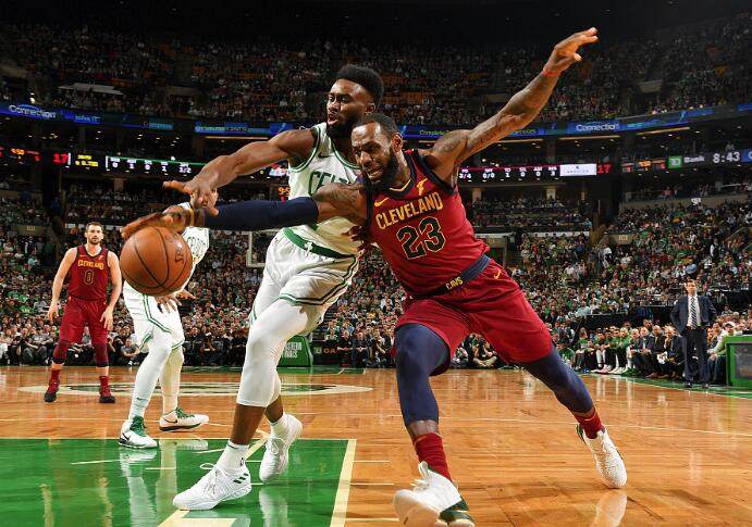  塔图姆末节爆发凯尔特人险胜篮网迎四连胜佳绩